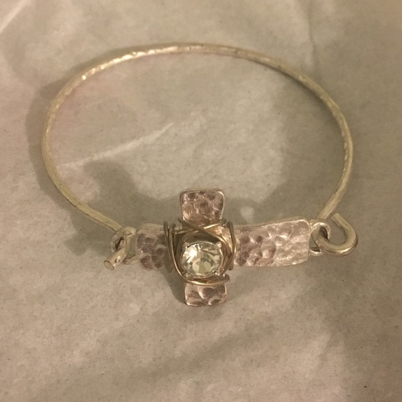 Clear crystal cross bracelet - Picture 1 of 2